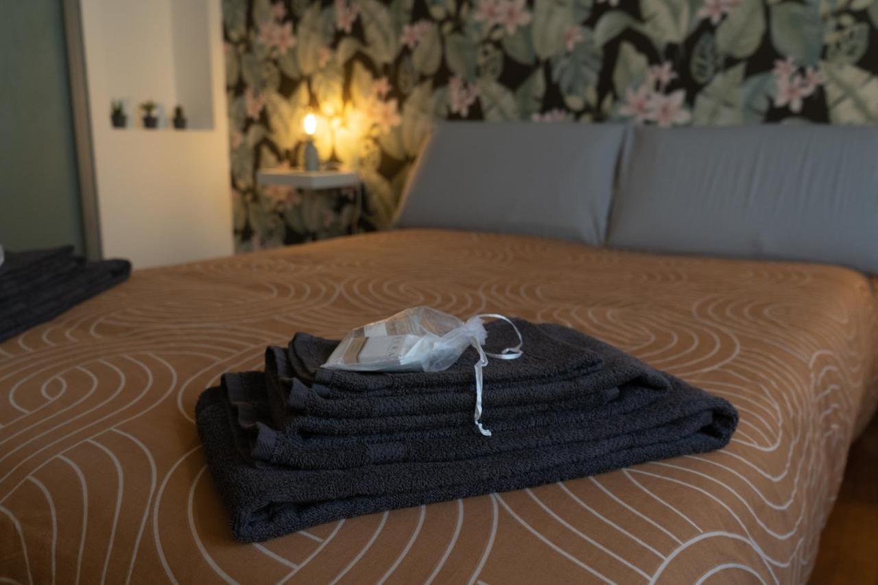 Centro Storico-Dimora Con Terrazza- Wi-Fi E Ac Apartman Asti Kültér fotó